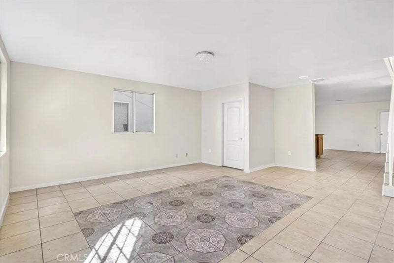 2039 W Florence