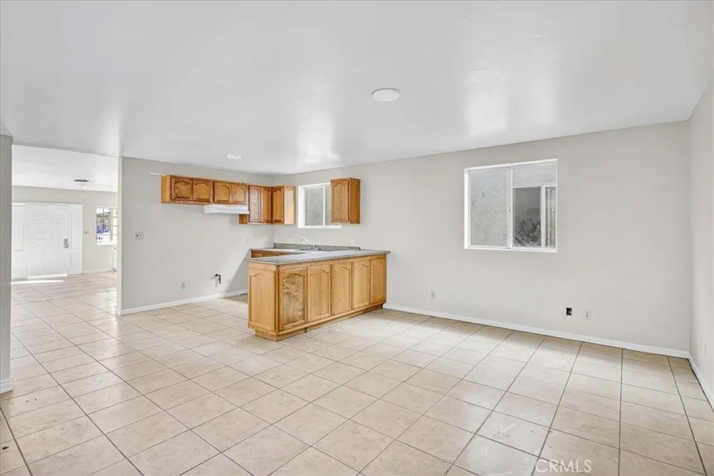 2039 W Florence
