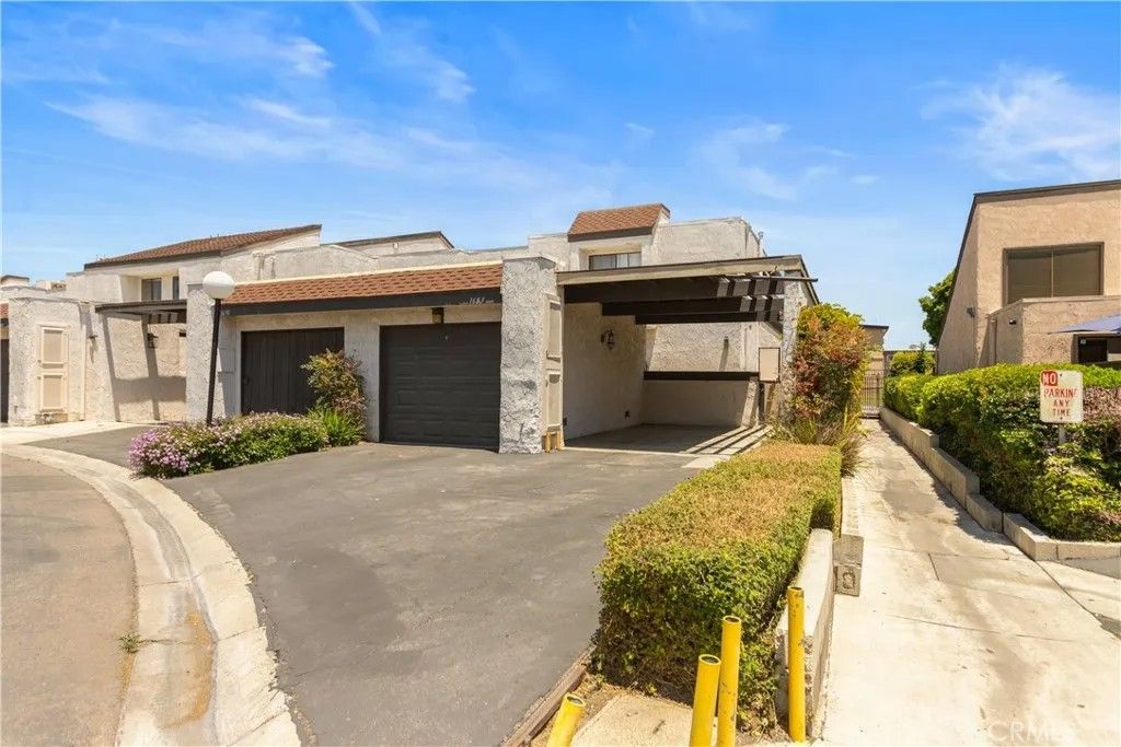 Photo of 1693 S Heritage Circle, Anaheim, CA 92804 (MLS # CV26080806)