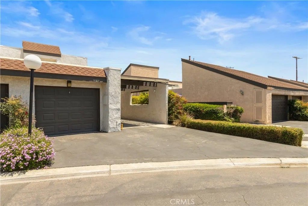 Photo of 1693 S Heritage Circle, Anaheim, CA 92804 (MLS # CV26080806)