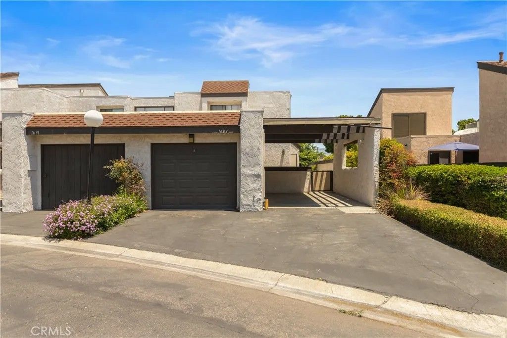 Photo of 1693 S Heritage Circle, Anaheim, CA 92804 (MLS # CV26080806)