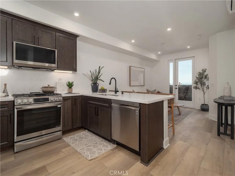 402 W Grand Avenue 303