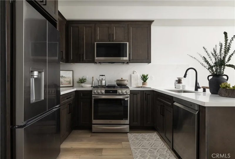 402 W Grand Avenue 303