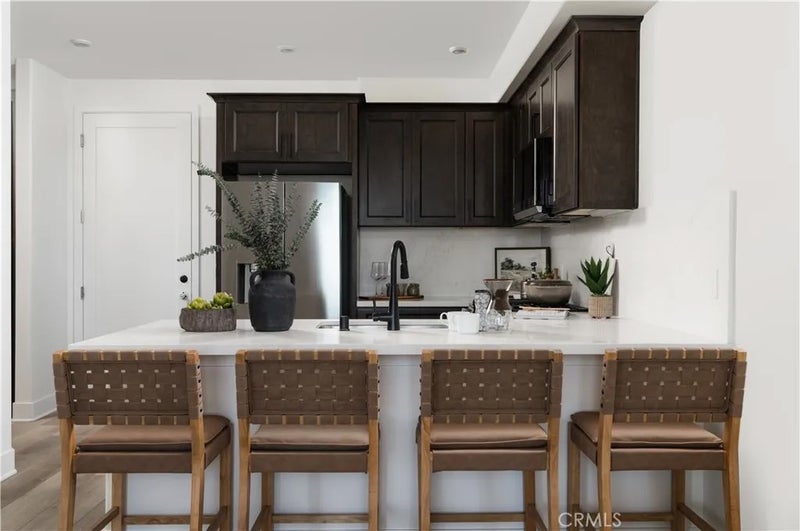 402 W Grand Avenue 303