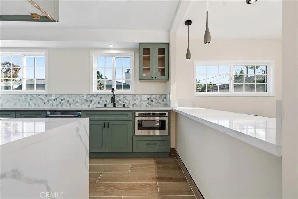 Photo of 9233 Swinton, North Hills, CA 91343 (MLS # SR25282108)