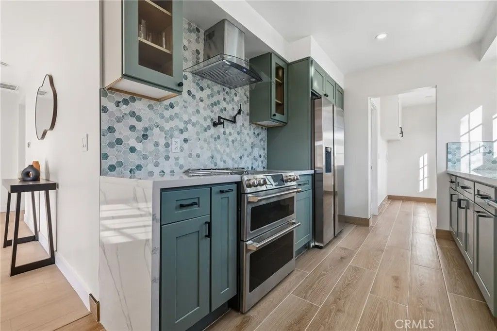 Photo of 9233 Swinton, North Hills, CA 91343 (MLS # SR25282108)