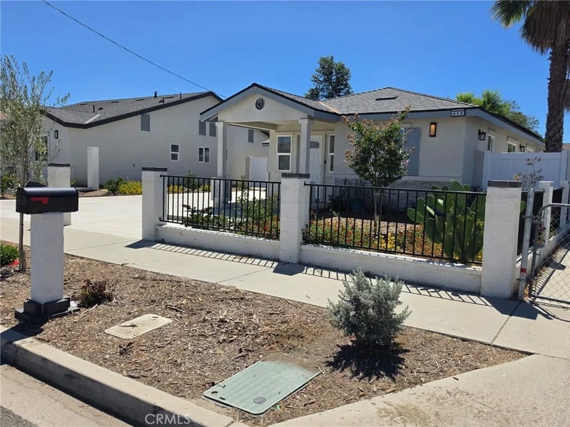 419 W Devonshire Avenue
