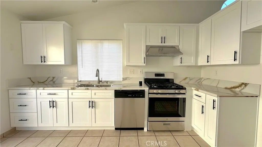 Photo of 466 Granite View, Perris, CA 92571 (MLS # IV25279146)