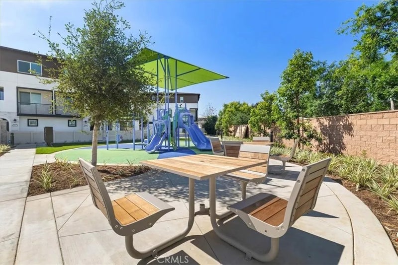 9548 Hannah Way