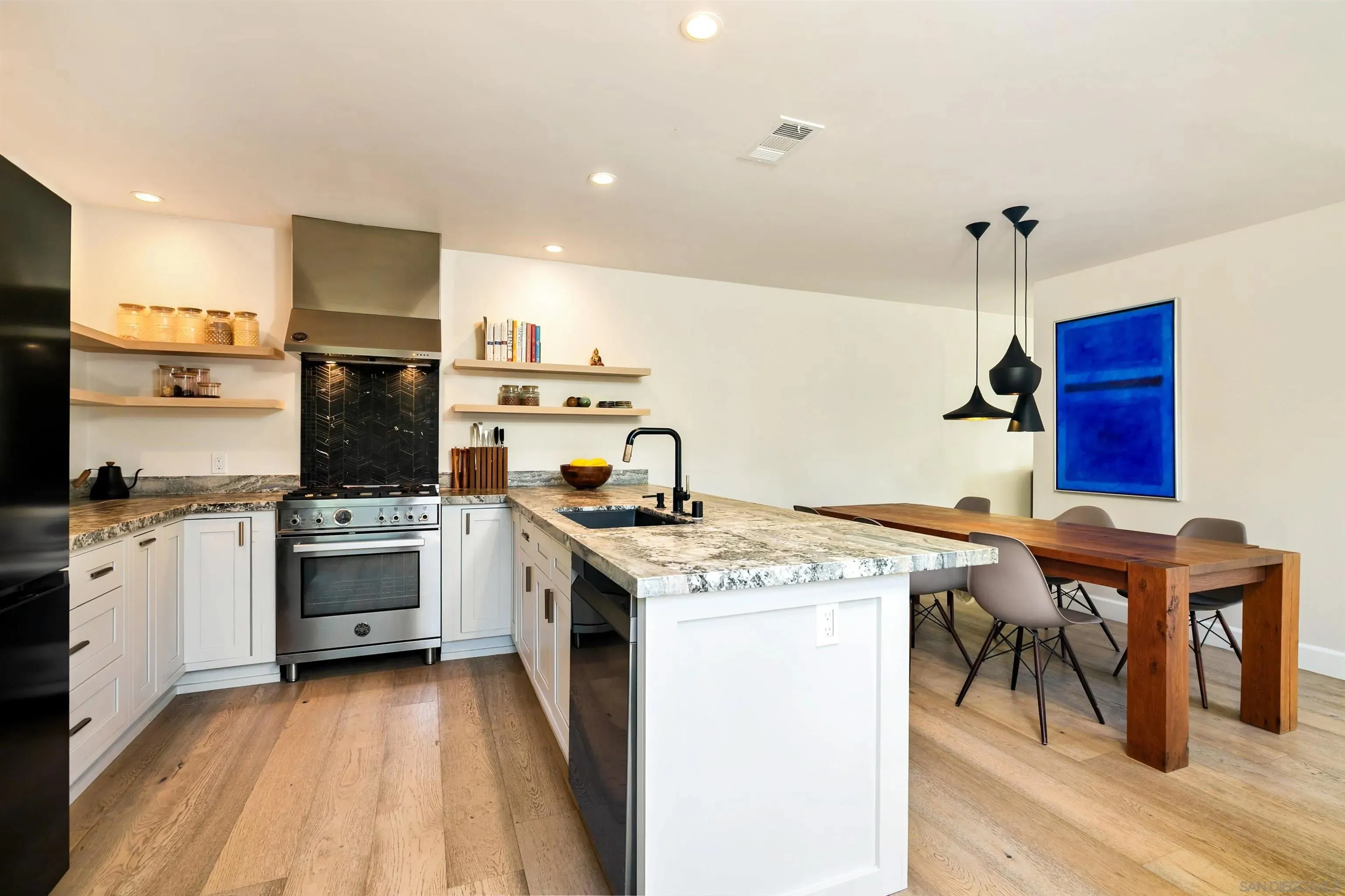 La Jolla, California 92037, United States, 3 Bedrooms Bedrooms, ,2 BathroomsBathrooms,Residential,Active,165650