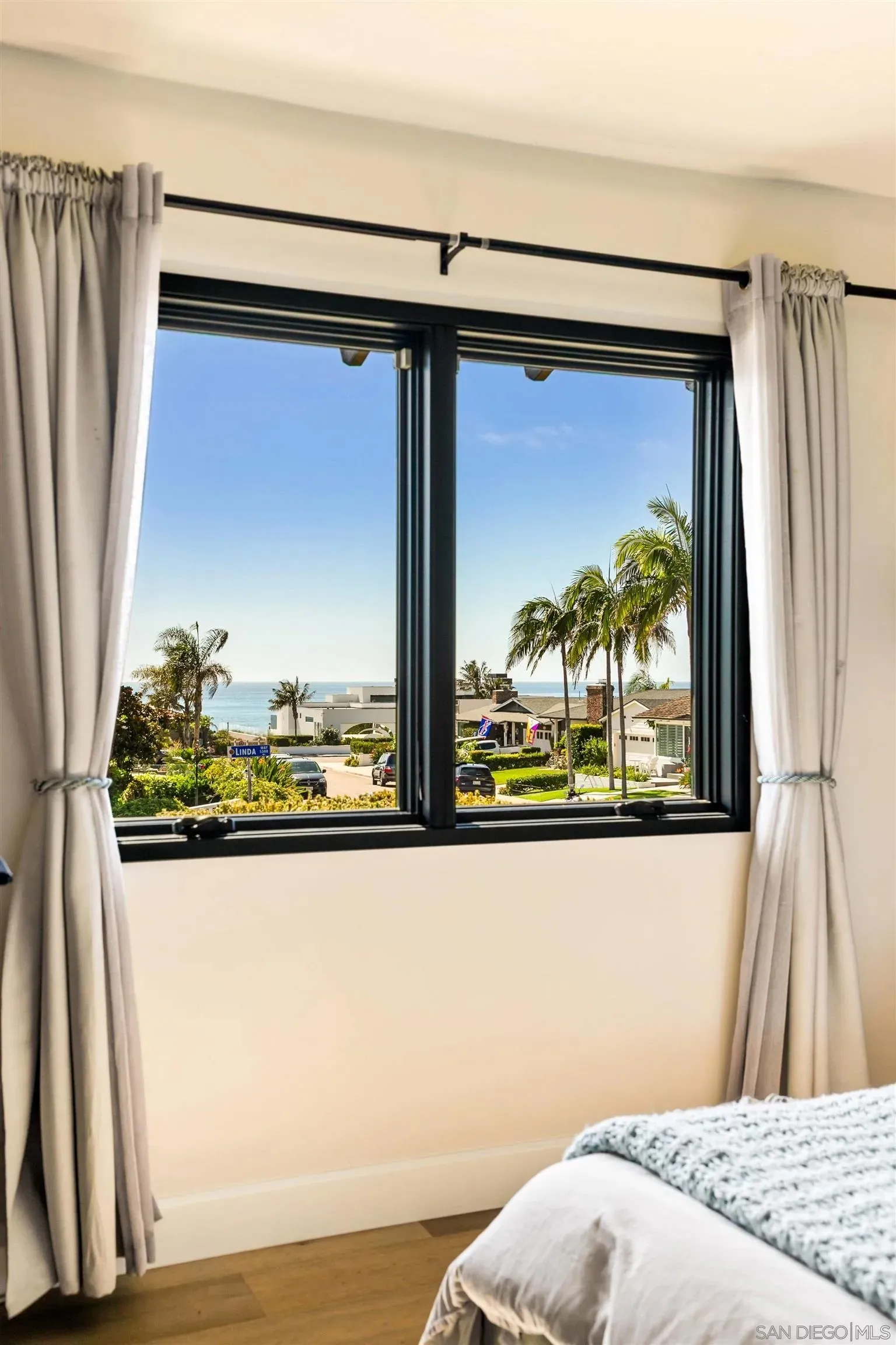 La Jolla, California 92037, United States, 3 Bedrooms Bedrooms, ,2 BathroomsBathrooms,Residential,Active,165650