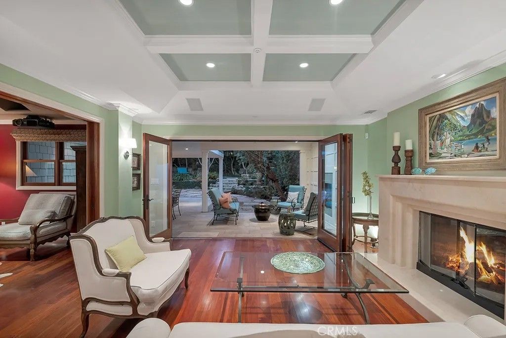 Photo of 22122 Avenue Morelos, Woodland Hills, CA 91364 (MLS # SR26009293)