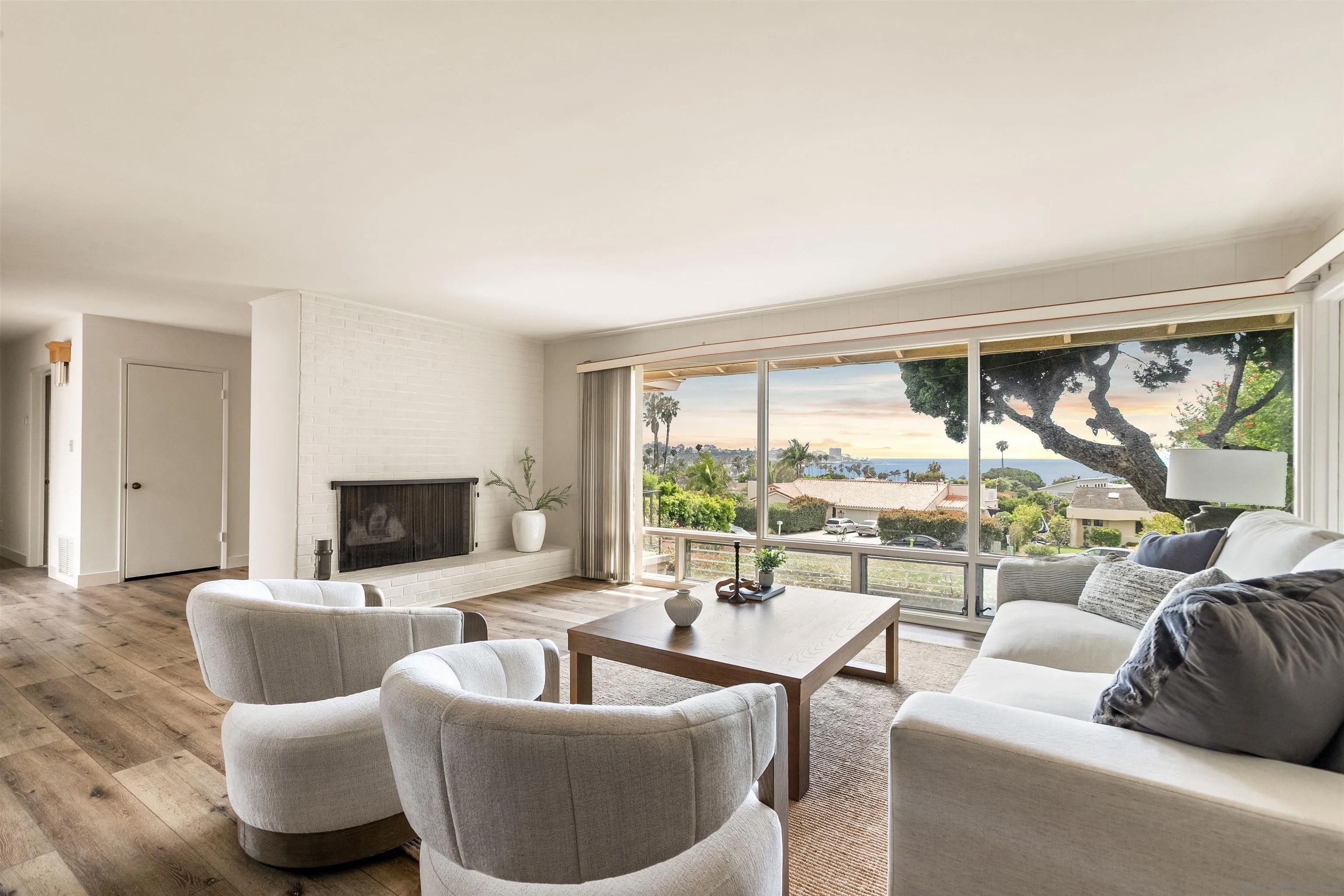 8511 Avenida De Las Ondas