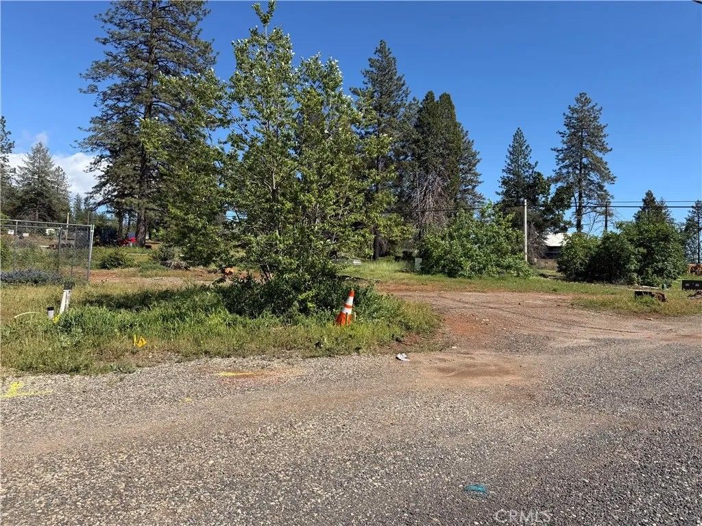 Photo of 8736 Nugget Ln, Paradise, CA 95969 (MLS # SN26071691)