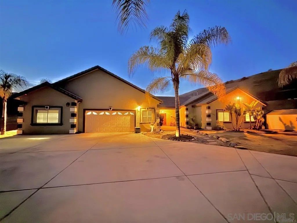 Photo of 1804 Vista De La Montana, El Cajon, CA 92019 (MLS # 260009190)