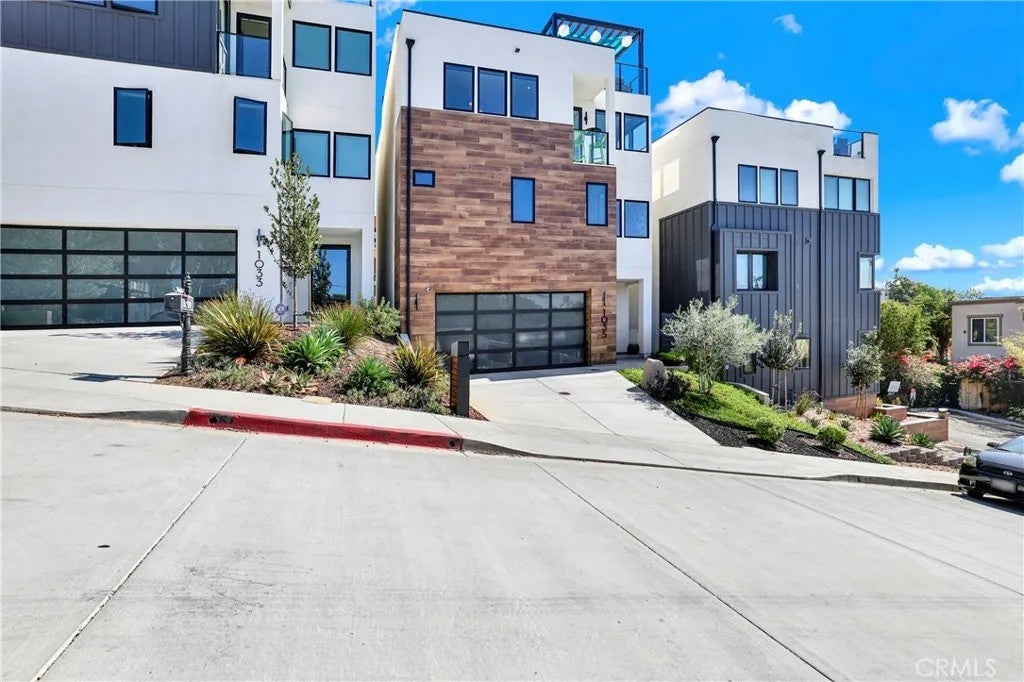 1035 W Spruce