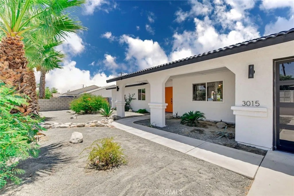 3015 E San Juan