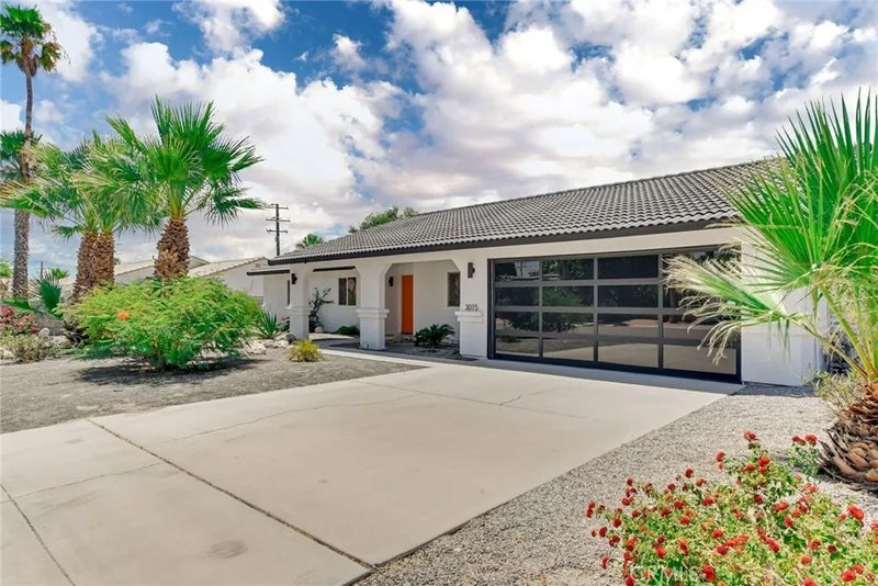 3015 E San Juan