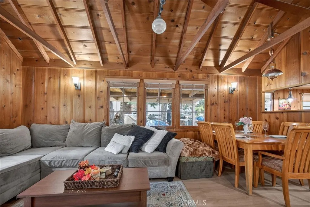 1674 Twin Lakes