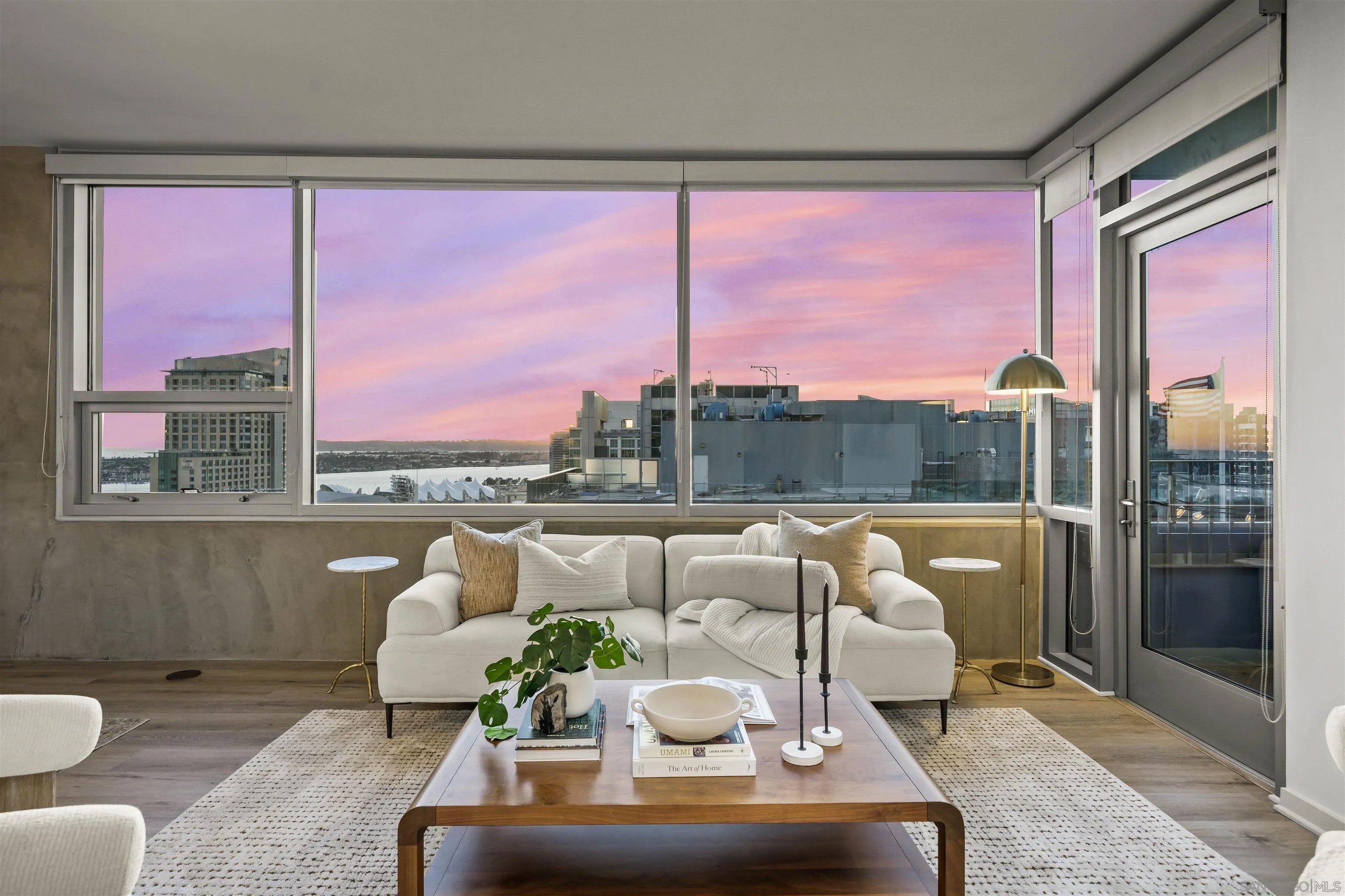 321 10th Ave 2208