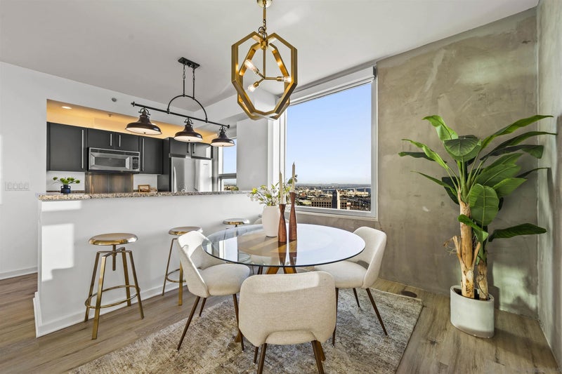 321 10th Ave 2208