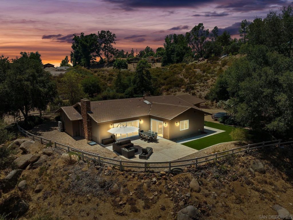 Photo of 2686 Via Viejas, Alpine, CA 91901 (MLS # 250045203)