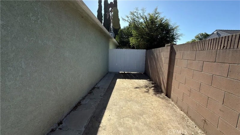 5834 Coldbrook