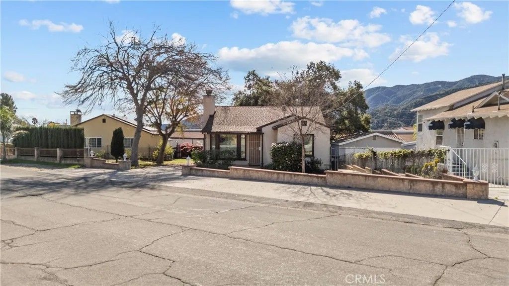 Photo of 3318 Prospect Avenue, La Crescenta, CA 91214 (MLS # SR26008777)
