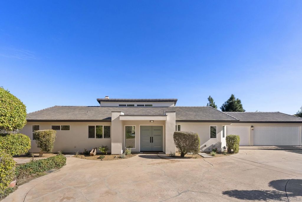 Photo of 7875 Bellakaren Pl, La Jolla, CA 92037 (MLS # 260008490)