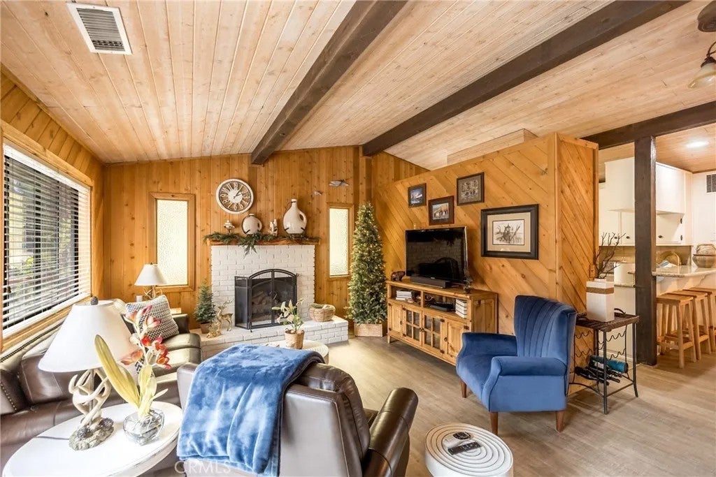 824 Mountain Lane