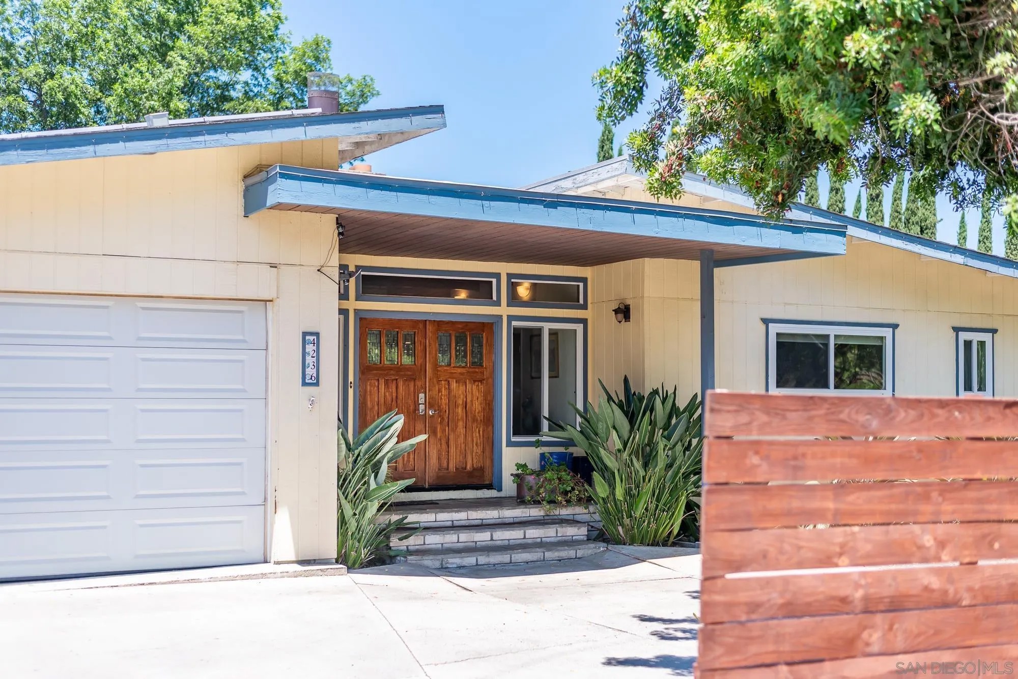 4236 Camino Paz