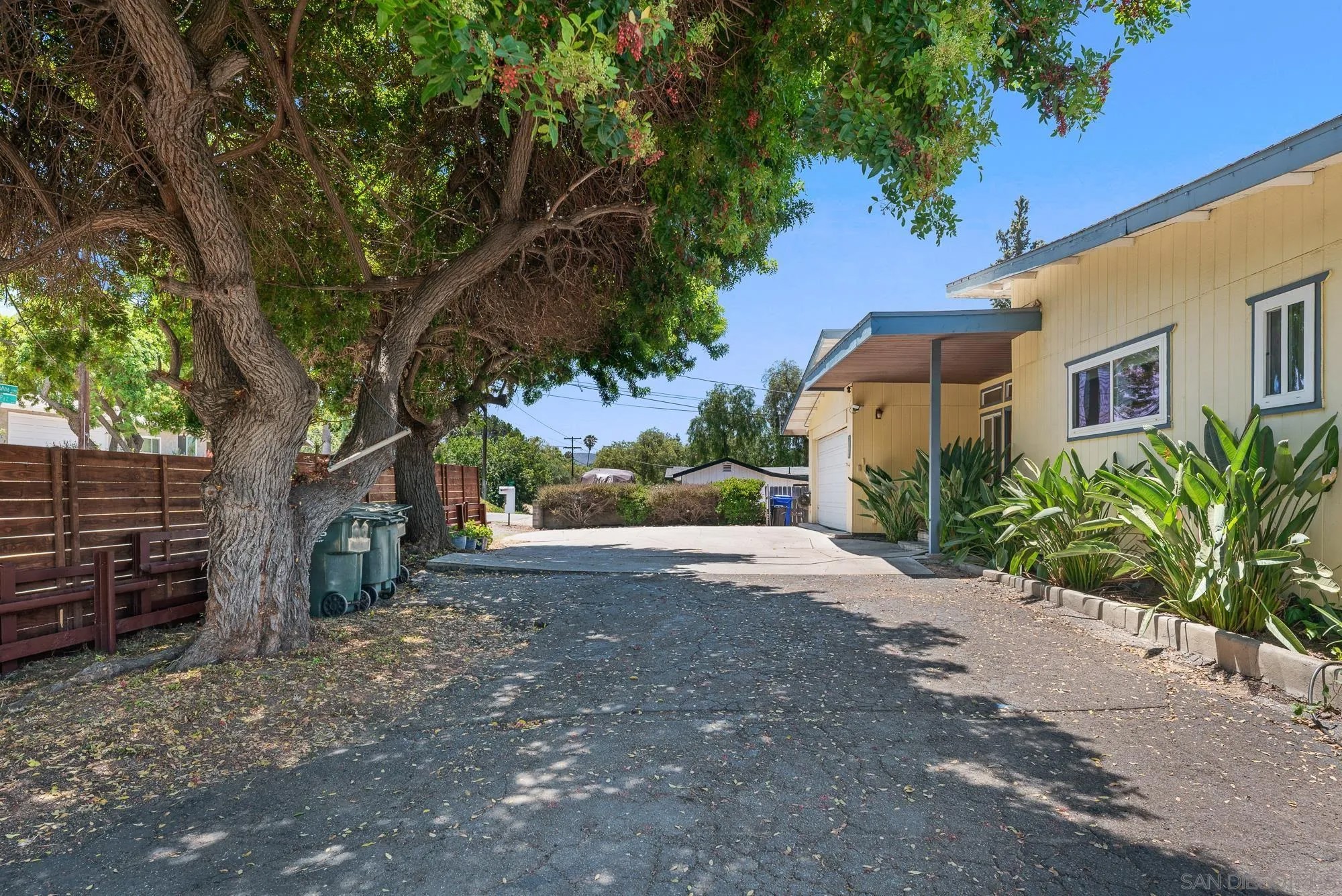 4236 Camino Paz