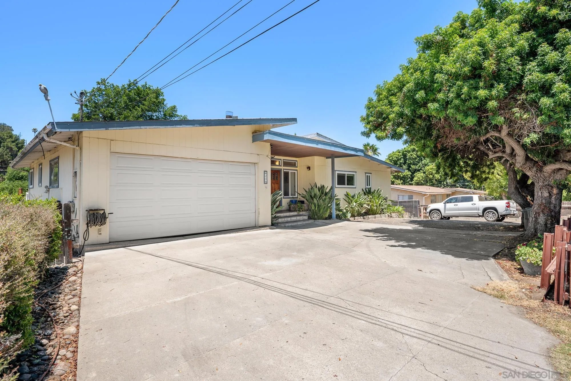 4236 Camino Paz