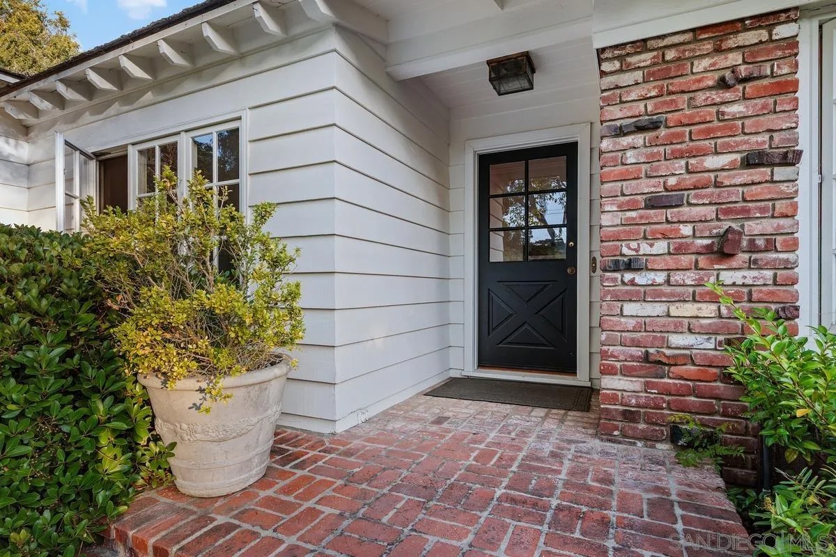 5749 Loma Verde Dr