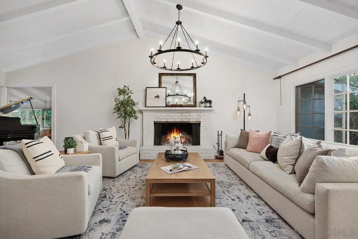 5749 Loma Verde Dr