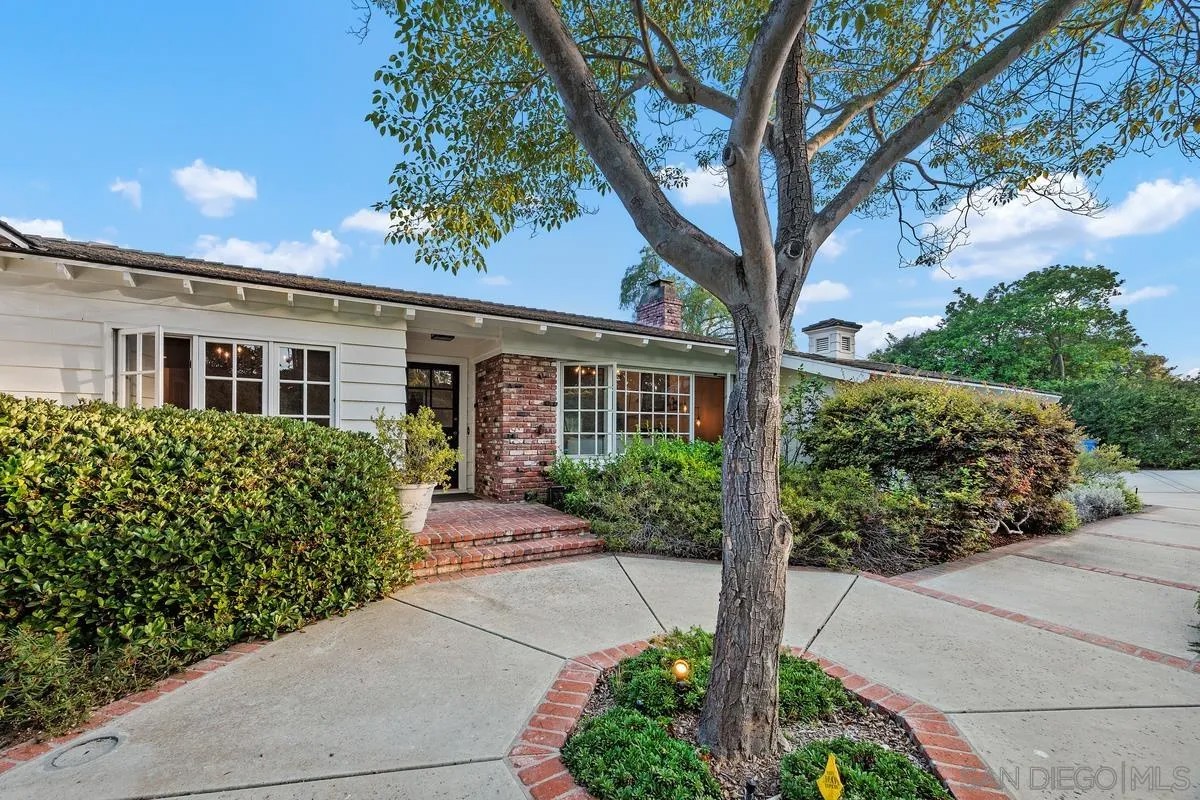 5749 Loma Verde Dr