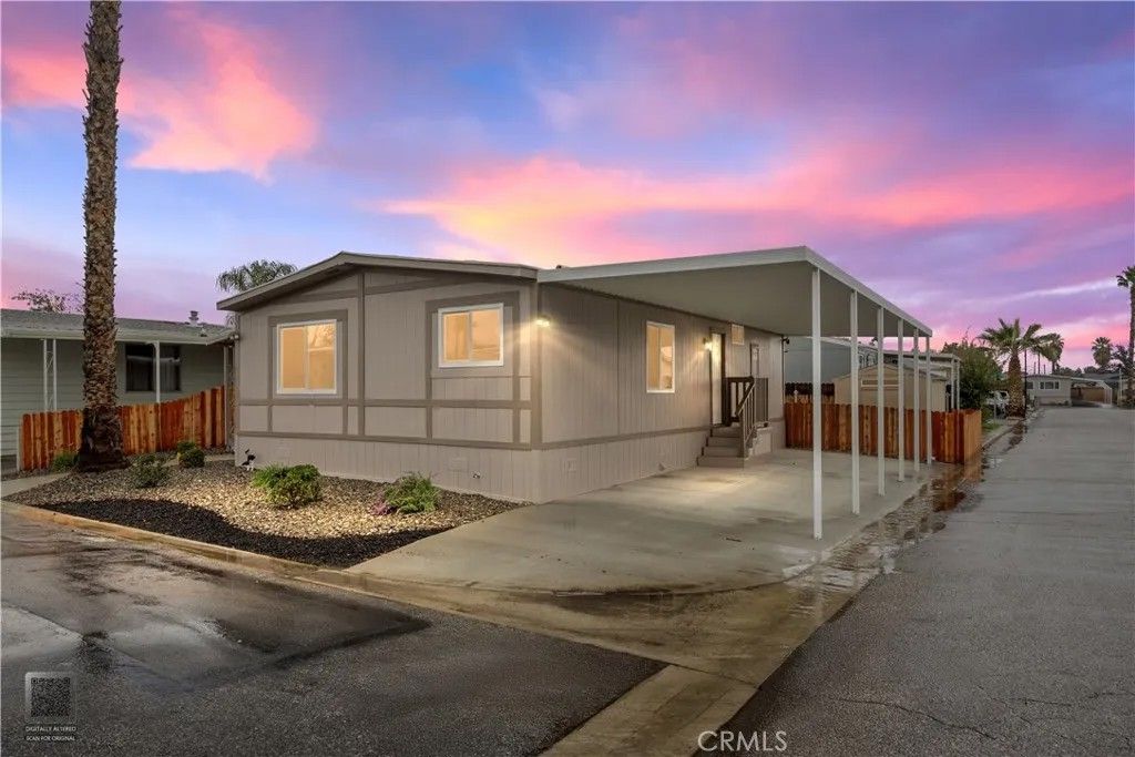 Photo of 294 Florence Ln, Bakersfield, CA 93308 (MLS # PI26023934)