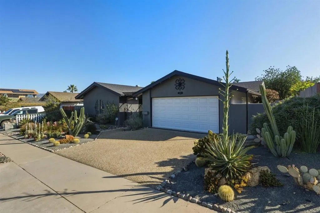 Photo of 1637 Oak Hill, Escondido, CA 92027 (MLS # NDP2510433)