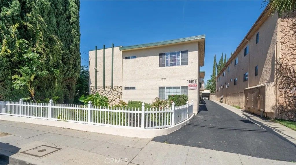 Photo of 15919 Vanowen Street, Van Nuys, CA 91406 (MLS # SR26064384)
