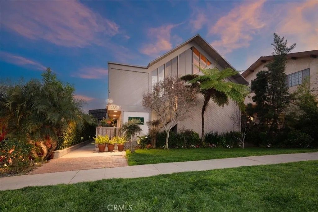 Photo of 10396 Almayo Avenue #1, Los Angeles, CA 90064 (MLS # OC26026070)