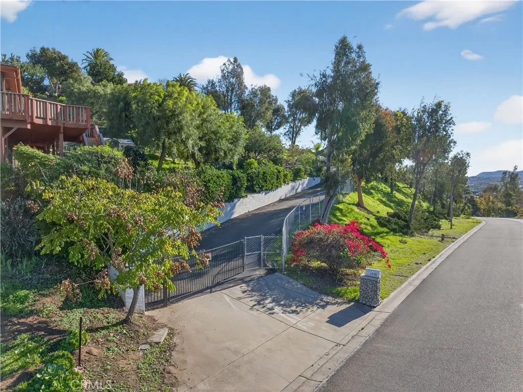 Photo of 1719 Sheridan Ave, Escondido, CA 92027 (MLS # SW26007531)