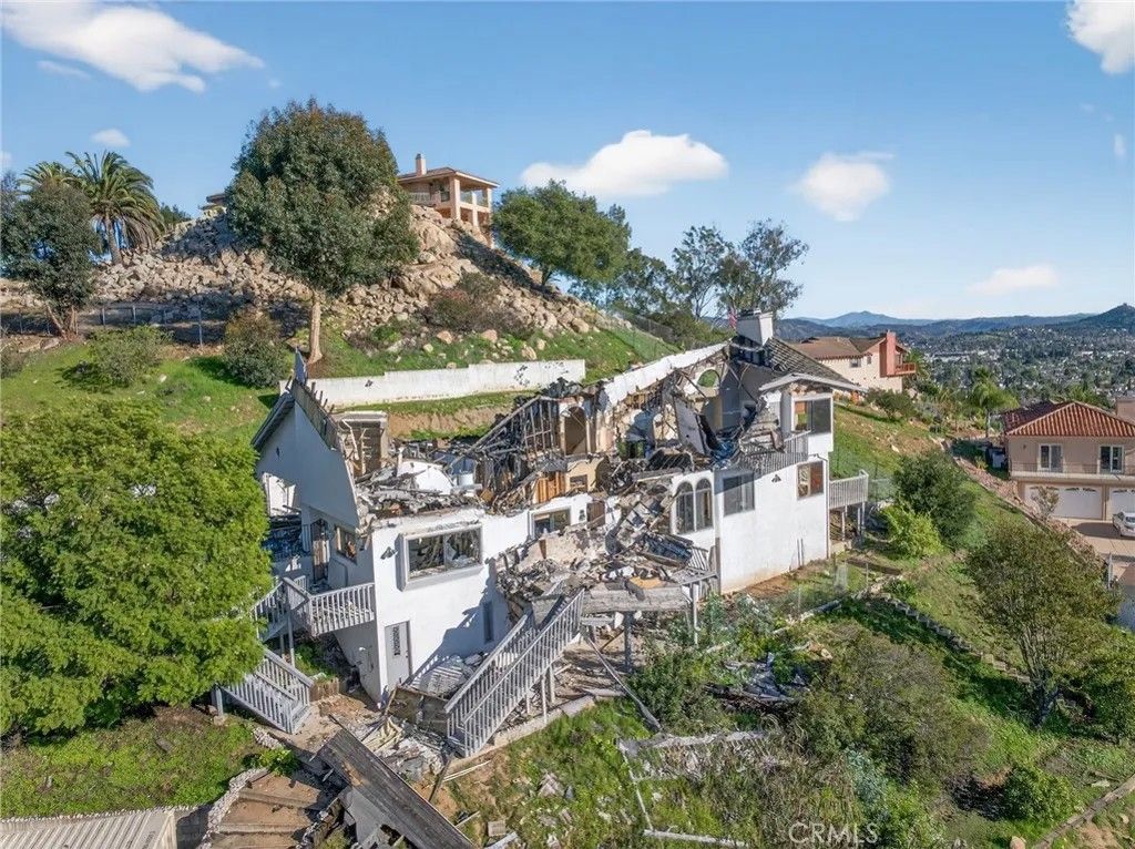 Photo of 1719 Sheridan Ave, Escondido, CA 92027 (MLS # SW26007531)