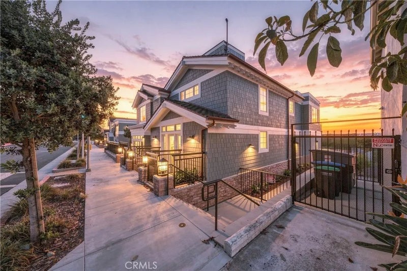 1373 N Coast Highway