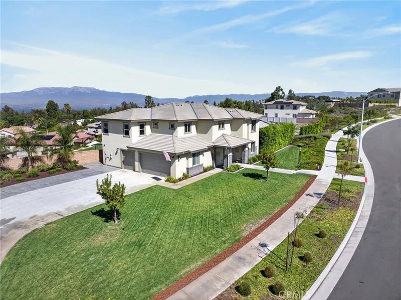 1055 Vista Court