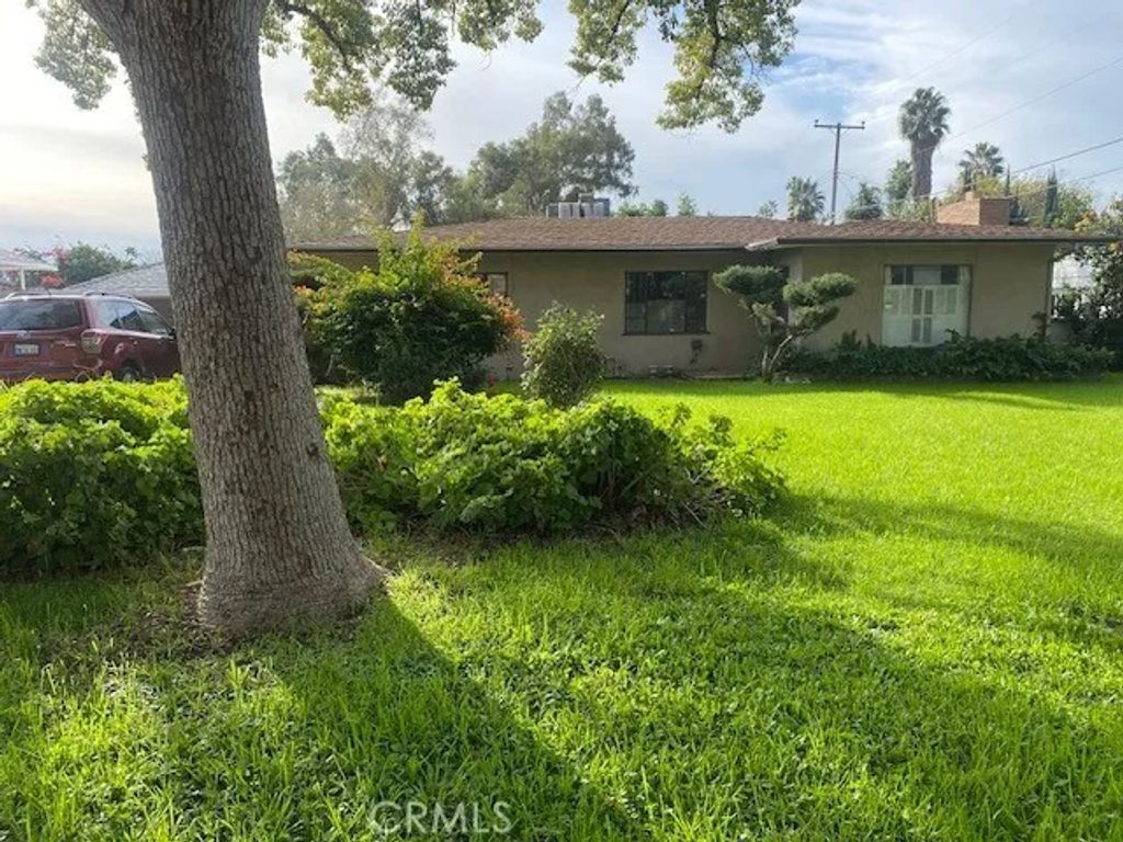 Photo of 191 E Marshall Boulevard, San Bernardino, CA 92404 (MLS # IG26012739)