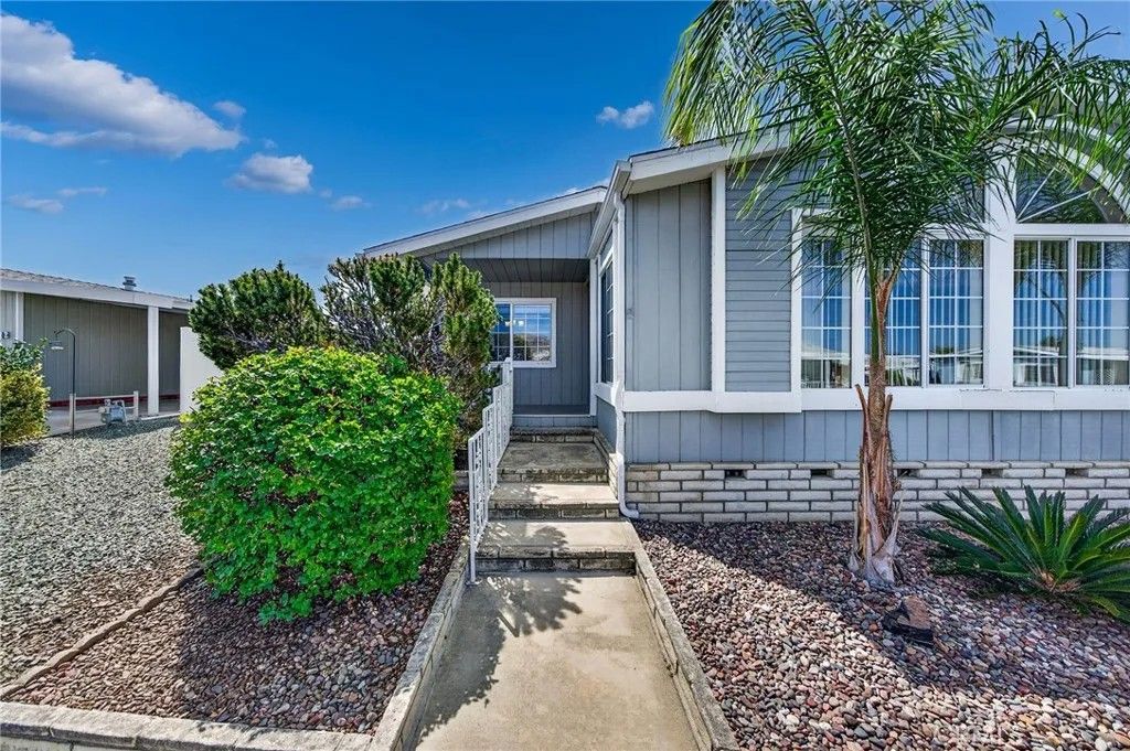 Photo of 24600 Mountain Ave #11, Hemet, CA 92544 (MLS # SW26089572)