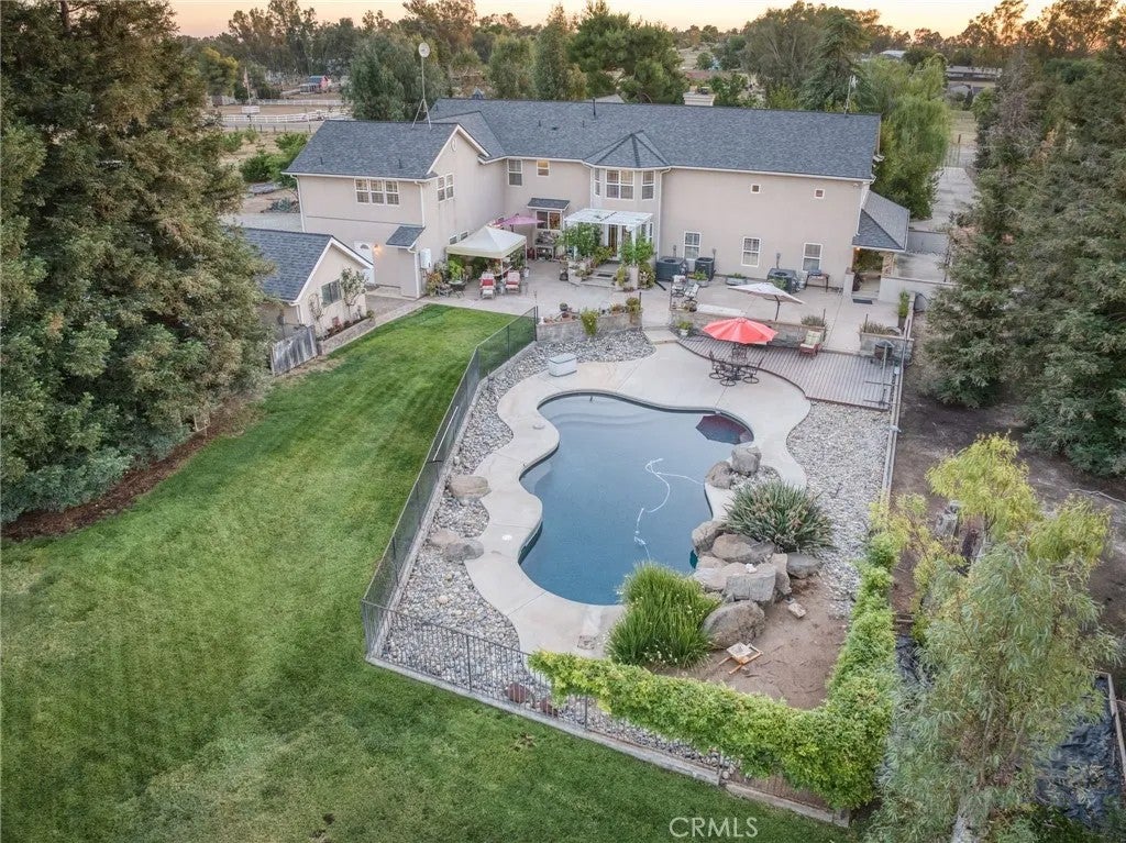 8485 N Madsen