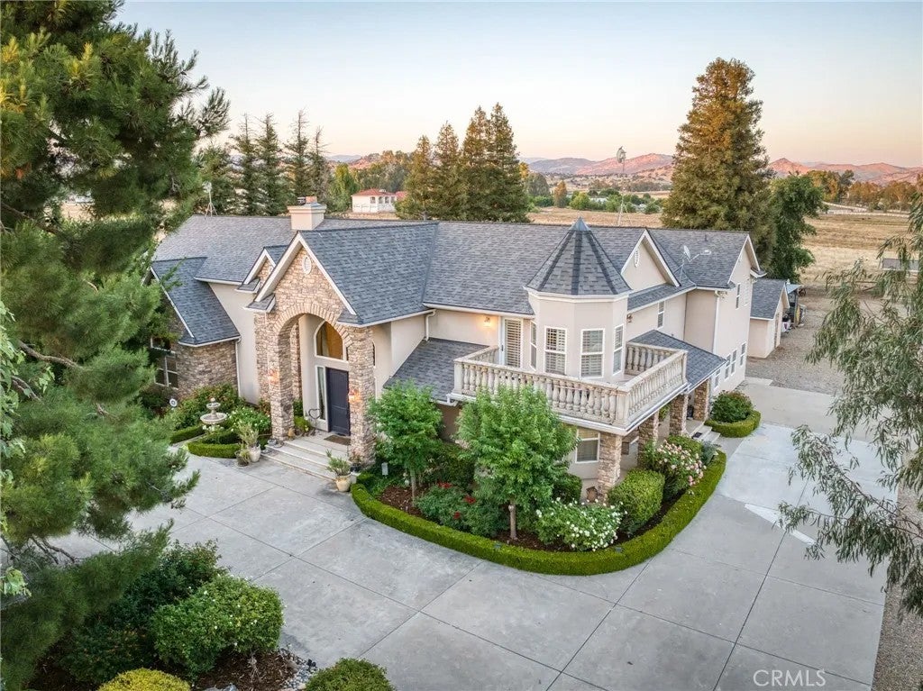 8485 N Madsen