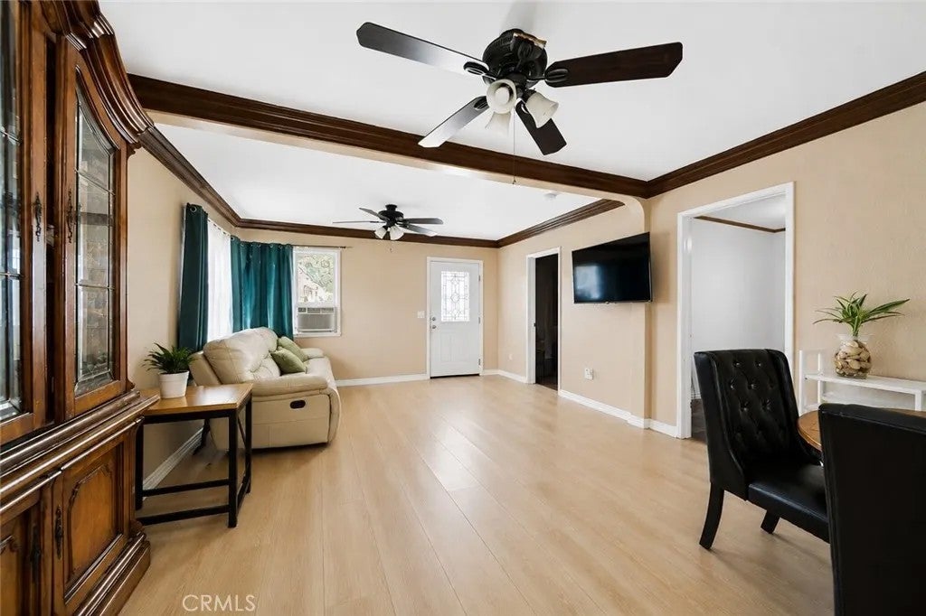 1221 W 88th