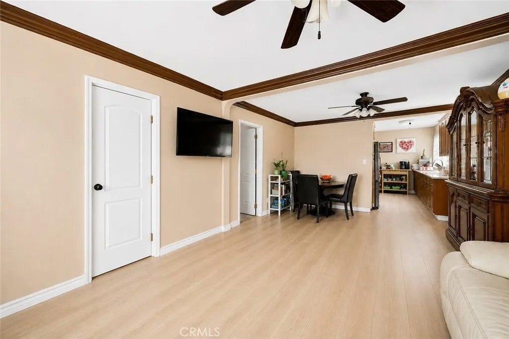 1221 W 88th
